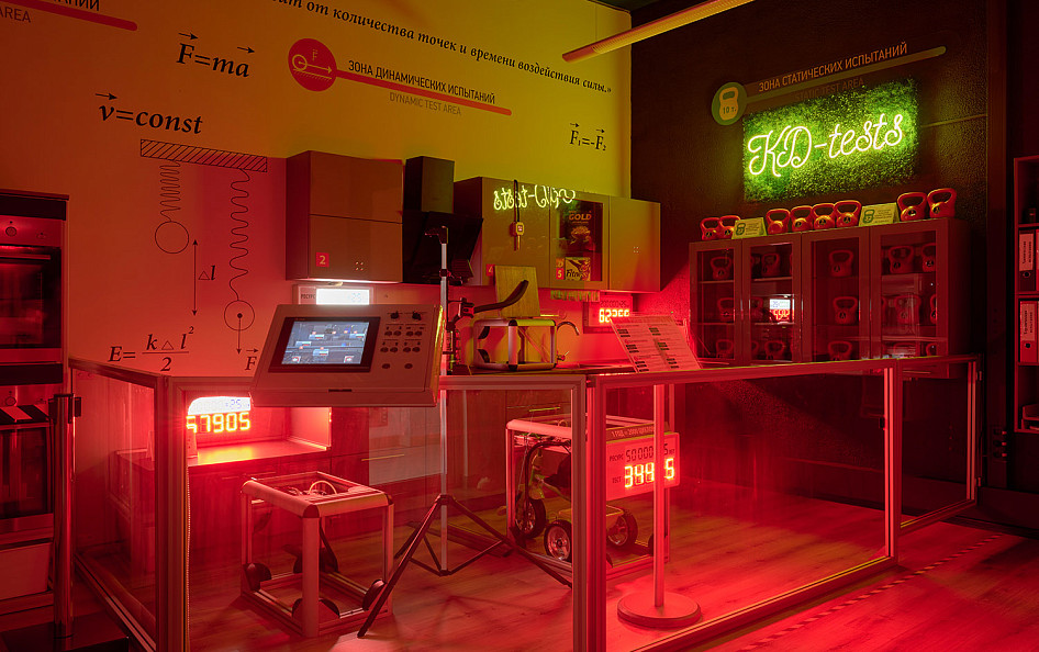 Прежде чем допустить материалы и фурнитуру к производству нашей мебели, тестируем всё в экстремальных условиях.